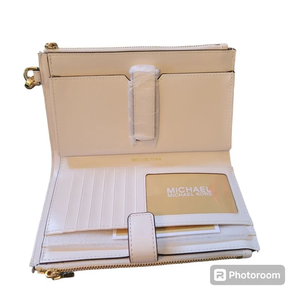 NWT Michael Kors Optic White Wristlet
